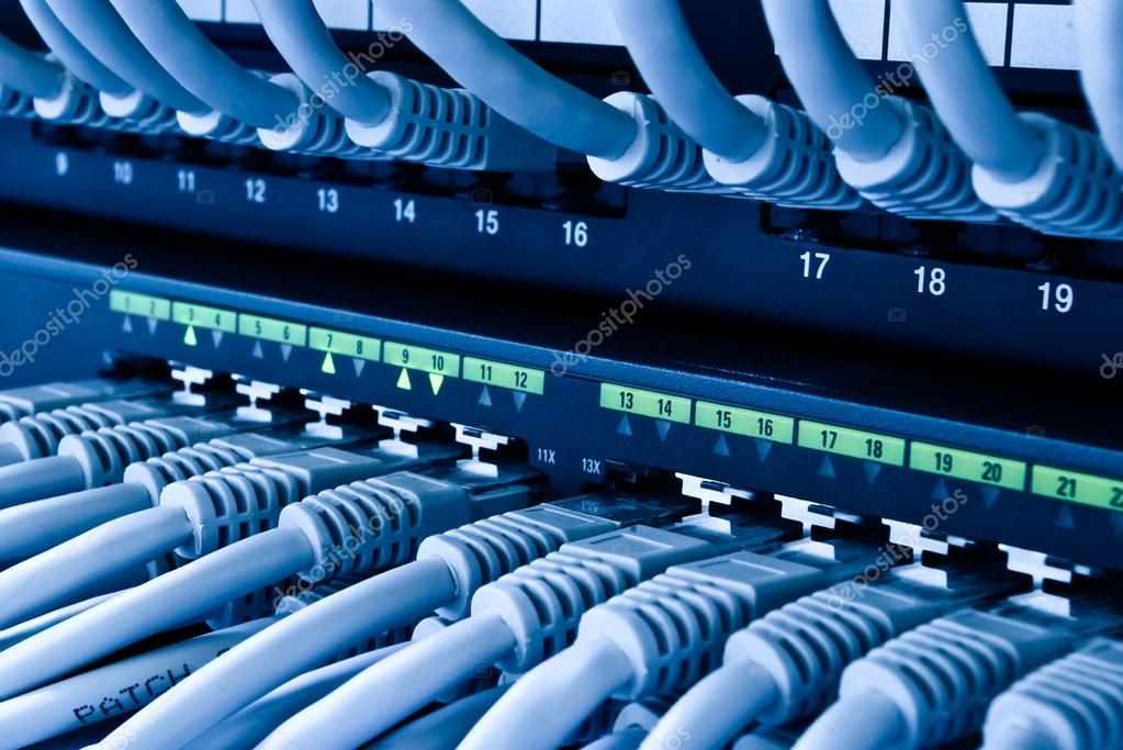 Sieťové zariadenia a servery v dátovom centre